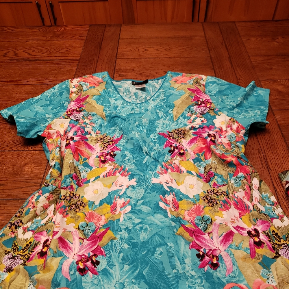 Scrub tops - Picture 14 of 16